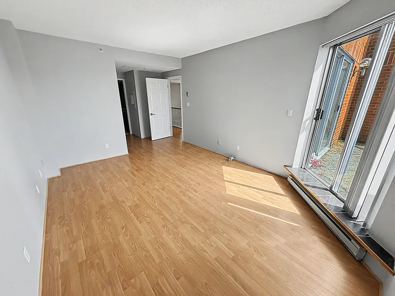 5733 Cambie St — Photo 75