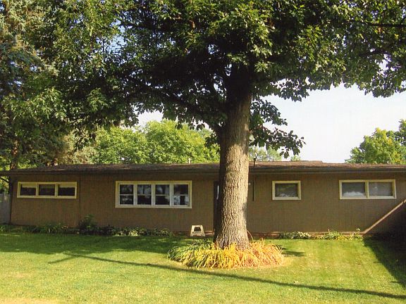 3rd image of 905 Saginaw St