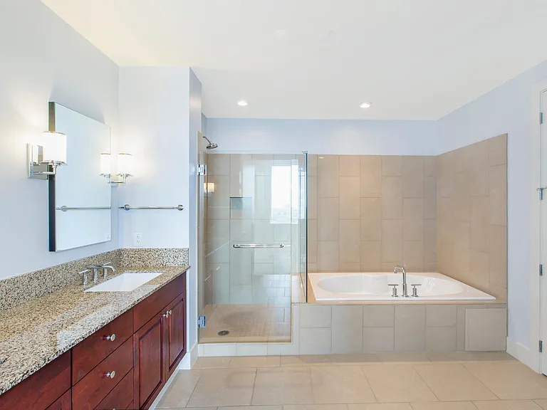 610 E Market St #2615 — Photo 8