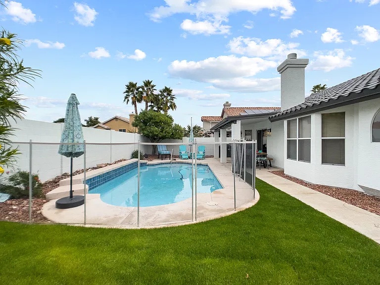 1218 E Seahorse Ln — Photo 5