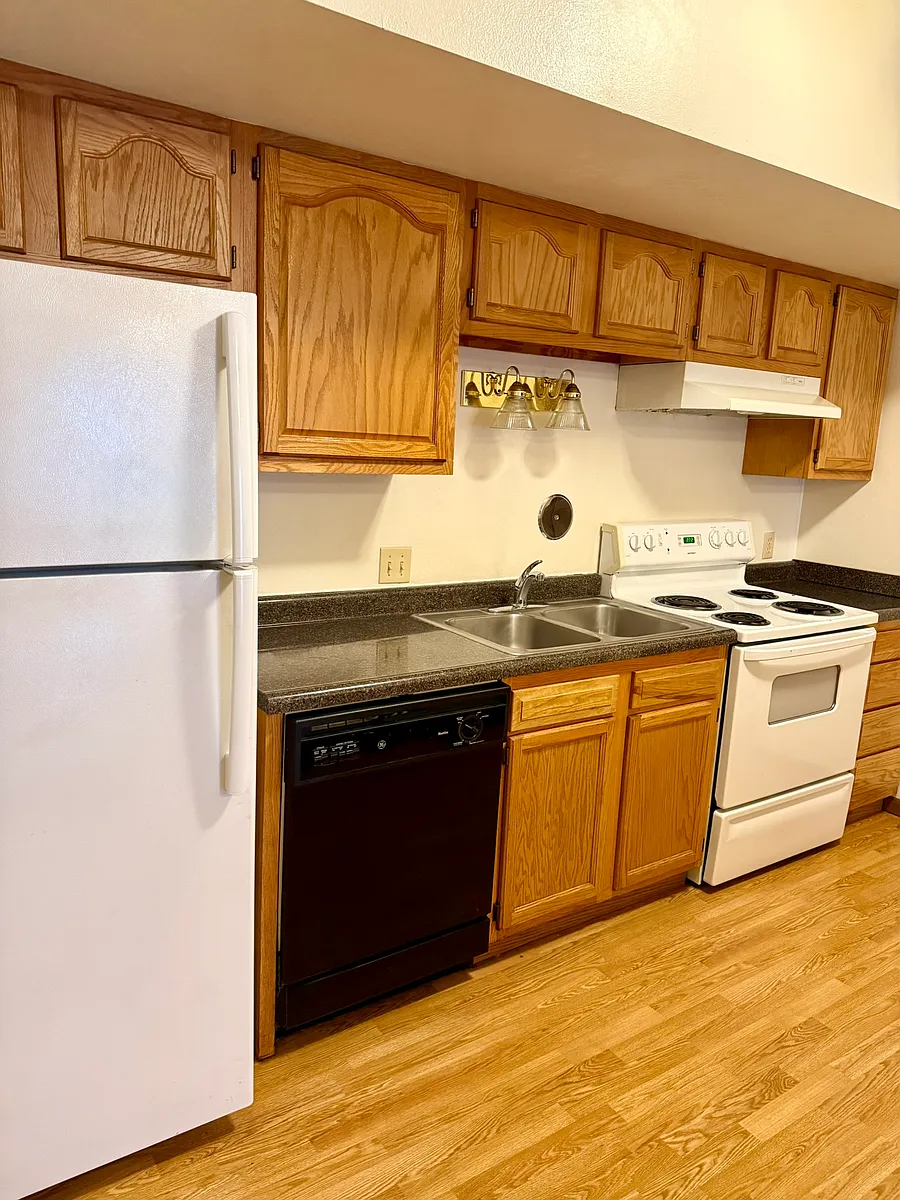 Building Photo - 512 S Dubuque St #2