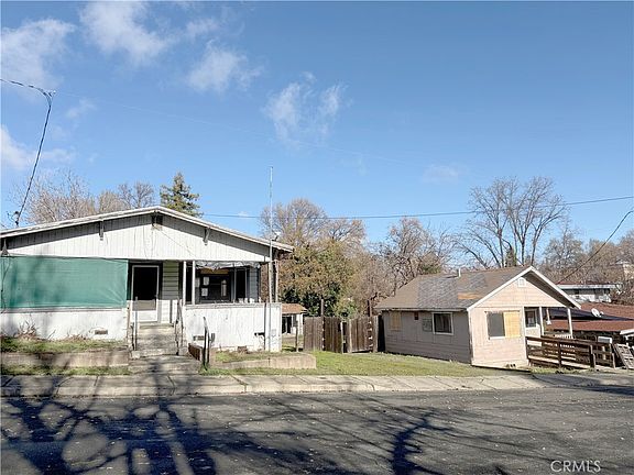 2nd image of 560 1st St