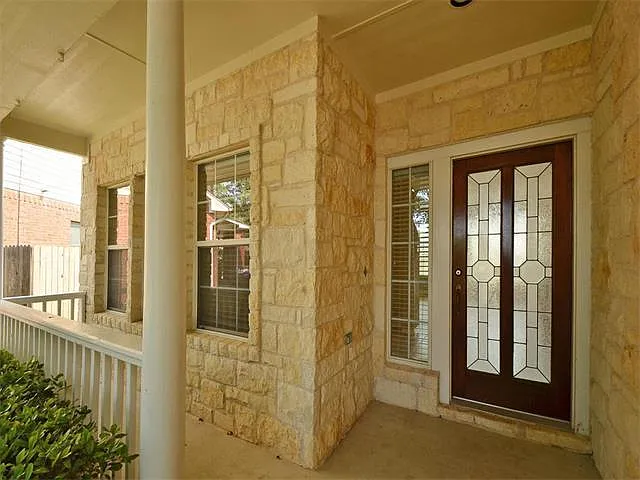 Lovely home in desirable Scofield Farms! — Photo 2