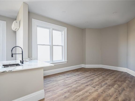 2nd image of 3801 Franklin Blvd #104