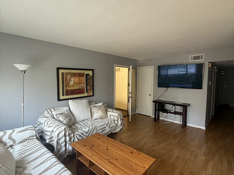 18008 Saratoga Way — Photo 5