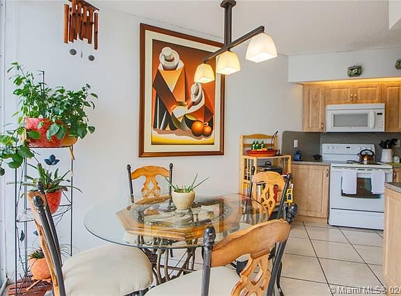 3rd image of 16485 Collins Ave APT 338