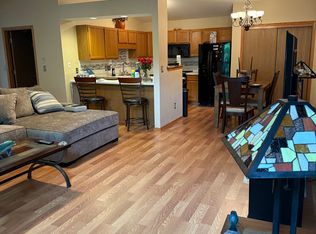 6205 S Creekside Dr APT 8, Cudahy, WI 53110