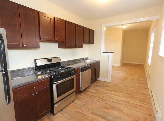 4th image of 4425 N Wolcott Ave APT 2B