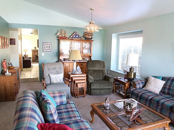 3rd image of 3080 Huckleberry Dr