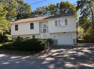6 Golf St, Dartmouth, MA 02747