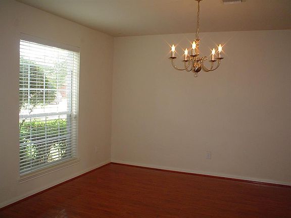 5th image of 1907 Roaring Springs Dr