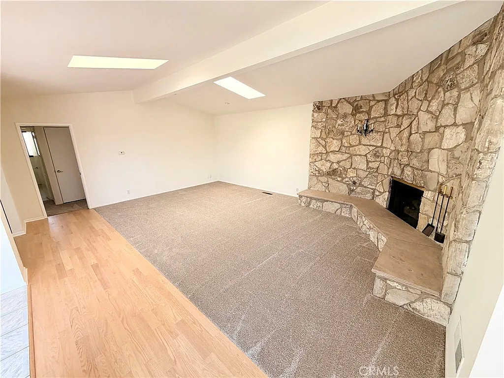 2 bed, 2.5 bath, 1948 sqft, $6,250 — Photo 3