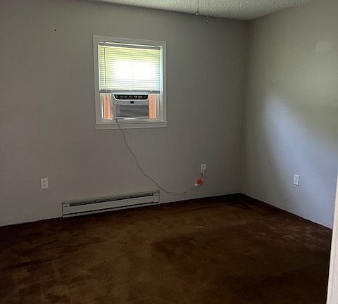 3rd image of 726 Central Dr