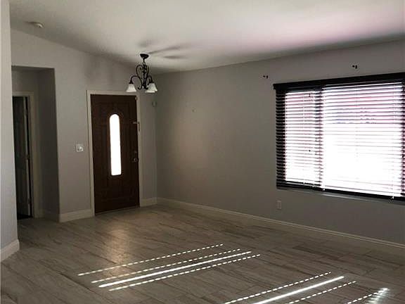 4th image of 2533 Kinnard Ave