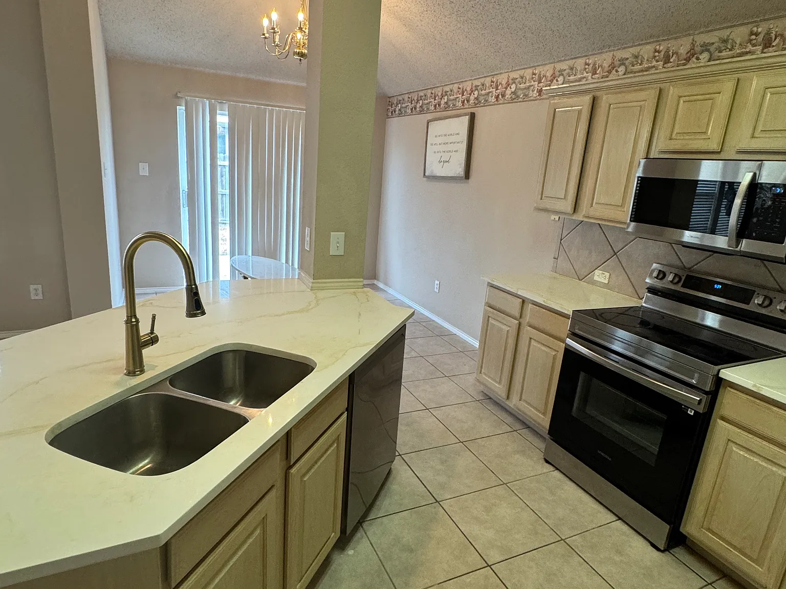 3 bed, 1408 sqft, $2,200 — Photo 4