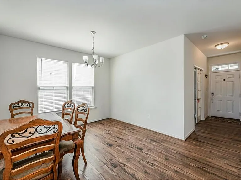 8105 Lyman Ct — Photo 7