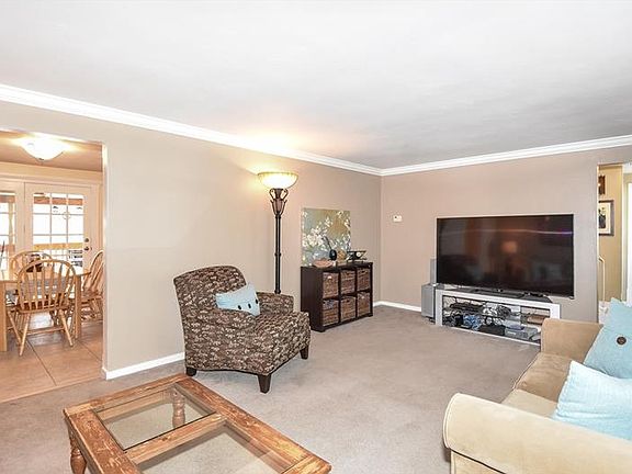5th image of 711 Rockwood Dr