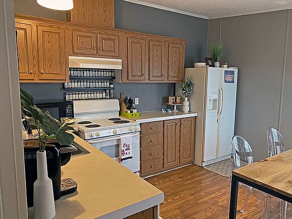 3rd image of 117 Langham Dr