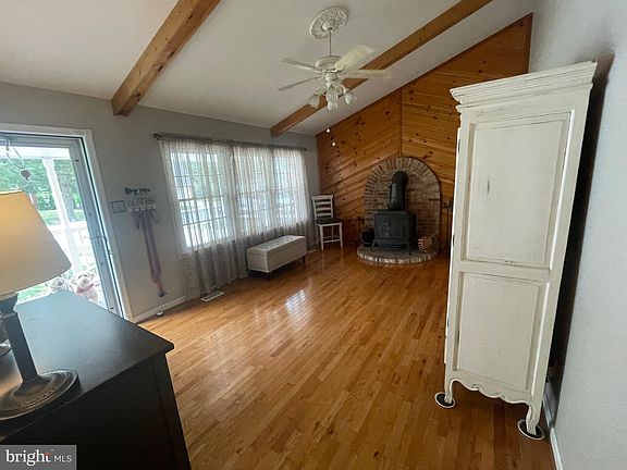 3rd image of 108 Lincoln Dr