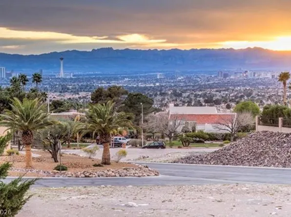 6881 Mountridge Dr, Las Vegas, NV 89110