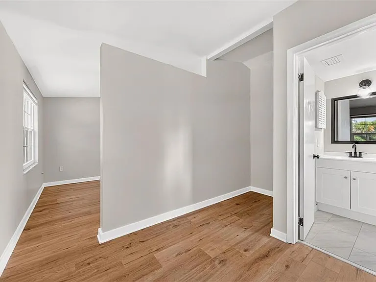1099 Grove Ave — Photo 32