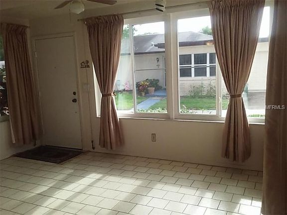 4th image of 2821 Sherbrooke Ln APT B