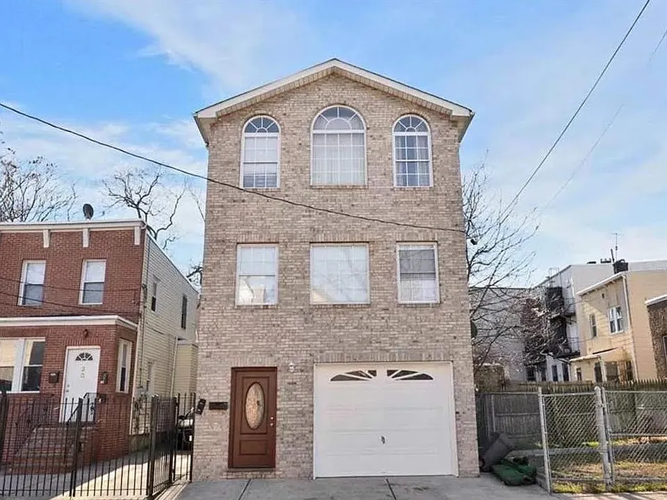28 Van Cleef St #1