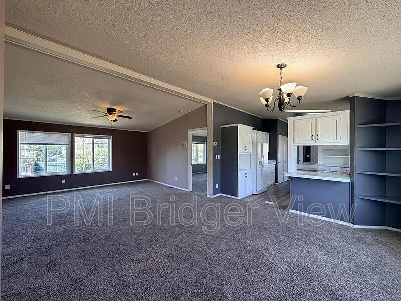 3 bed, 2.0 bath, 1458 sqft, $2,400 — Photo 3