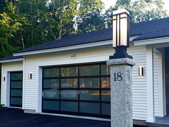2nd image of 18 Camelot Cir
