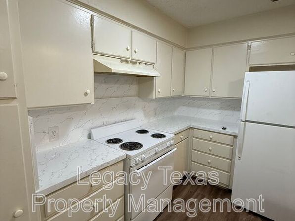 1118 N Nolan River Rd APT B