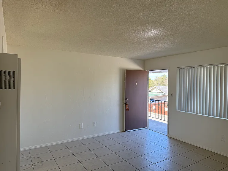 551 D St #B — Photo 4