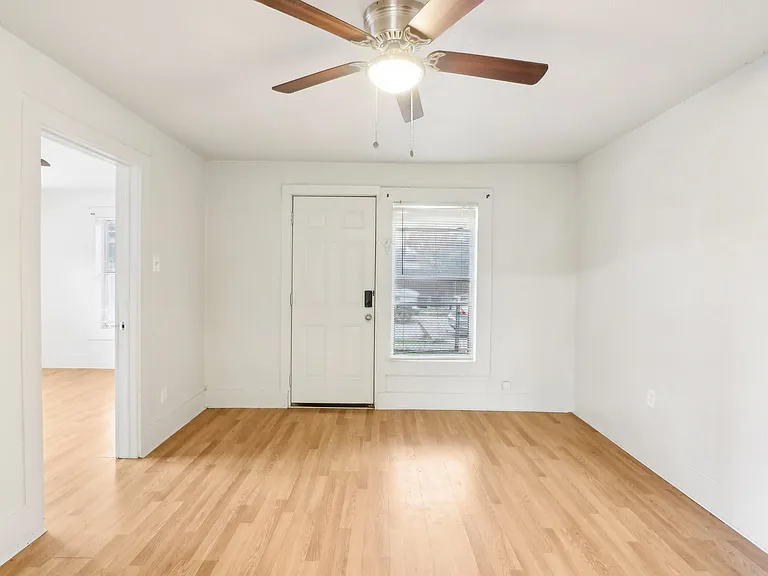 1906 Grainger St #1906 — Photo 8