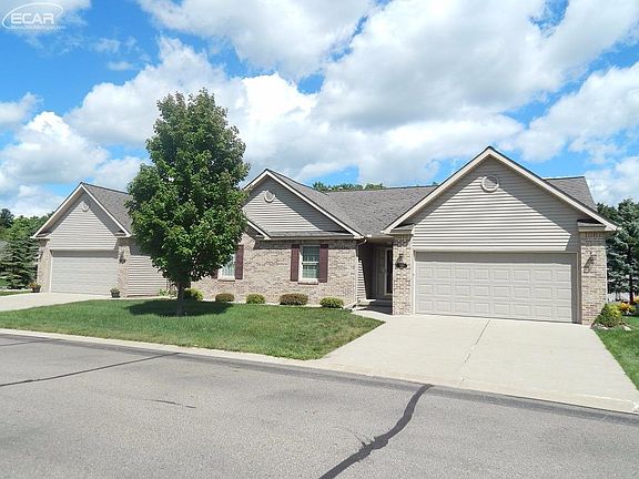 3rd image of 2550 Herenhuis Dr