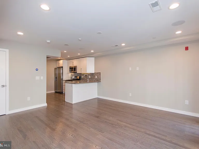 1703 Bainbridge St #2 — Photo 9