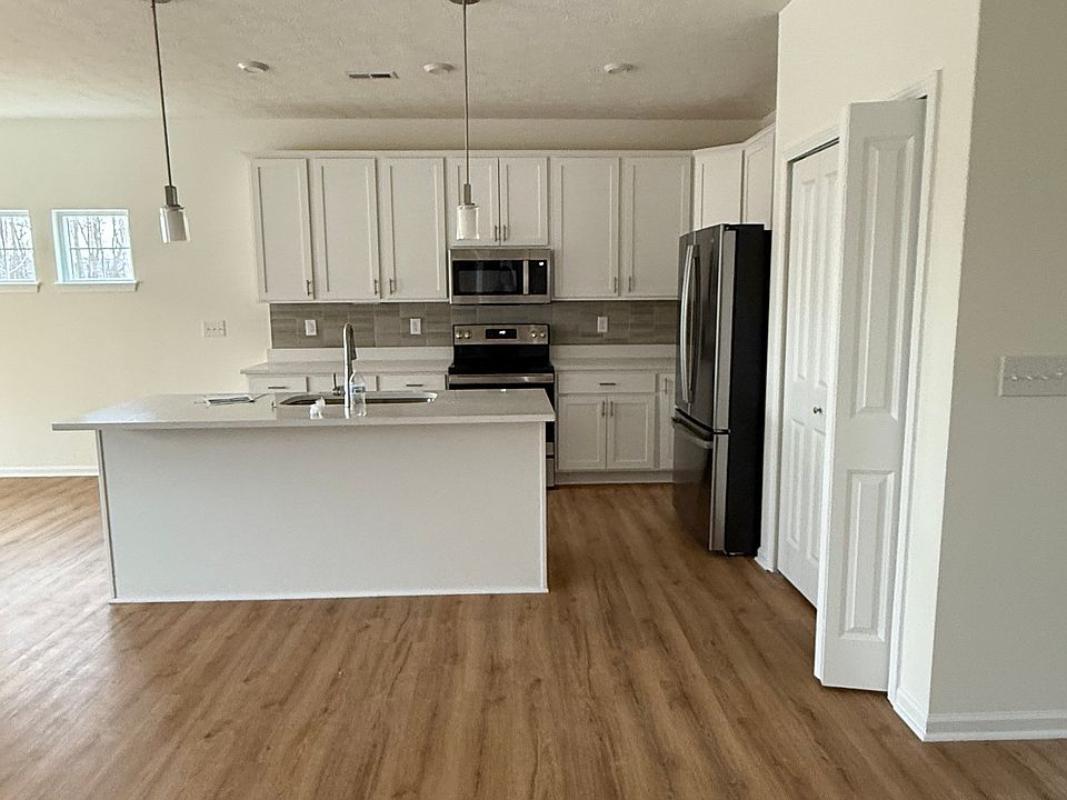 2nd image of 3842 Thomas Jefferson Ct