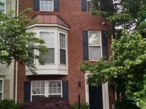 2579 Chase Wellesley Dr, Herndon, VA 20171