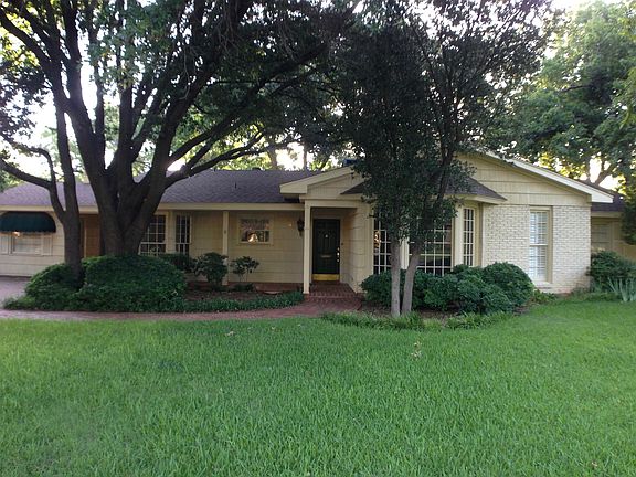 3rd image of 743 Rosewood Dr
