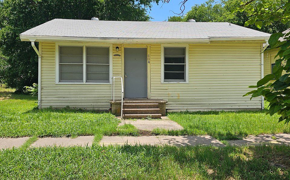 1st image of 104 Smith St