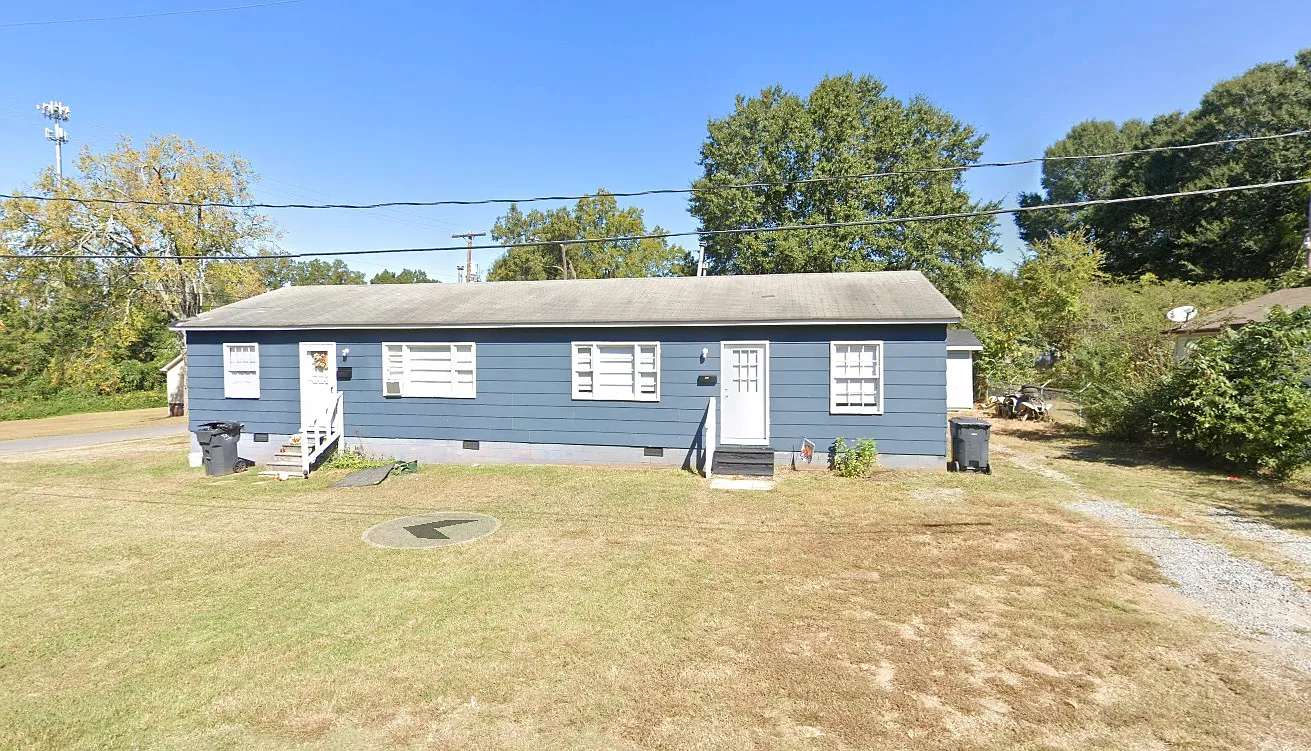 404 E Webb St — Photo 1