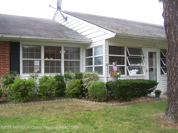 636A Plymouth Drive, Lakewood, NJ 08701