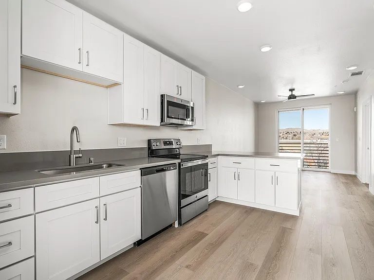 Stonecreek Apartments — Photo 10