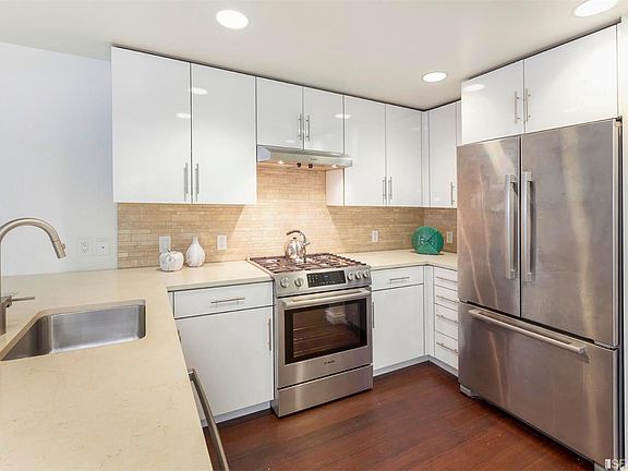 4th image of 501 Hudson Ave #202
