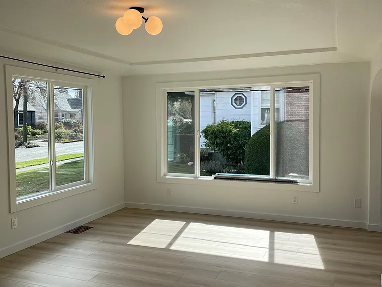 5805 NE 35th Pl — Photo 3