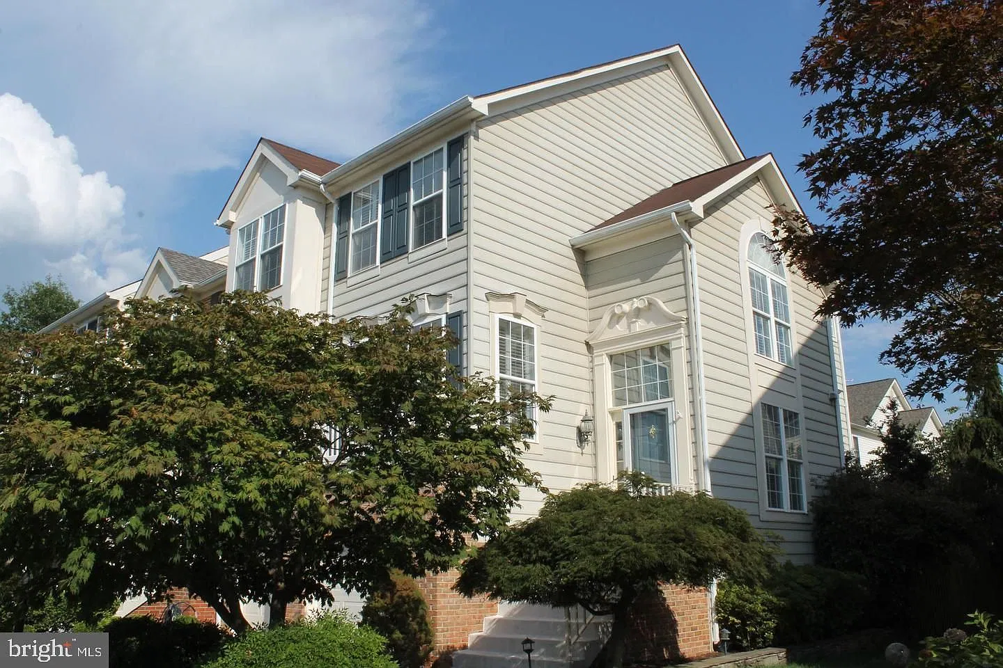 3 bed, 3.5 bath, 2566 sqft, $3,600 — Photo 2