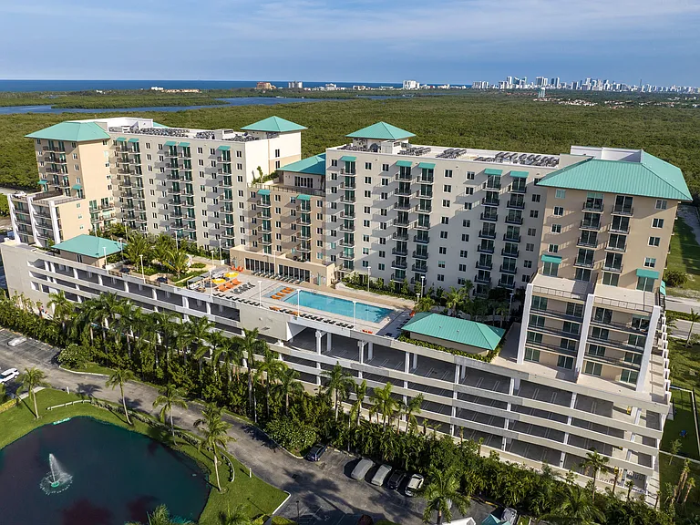 Welcome to Sea View at Dania