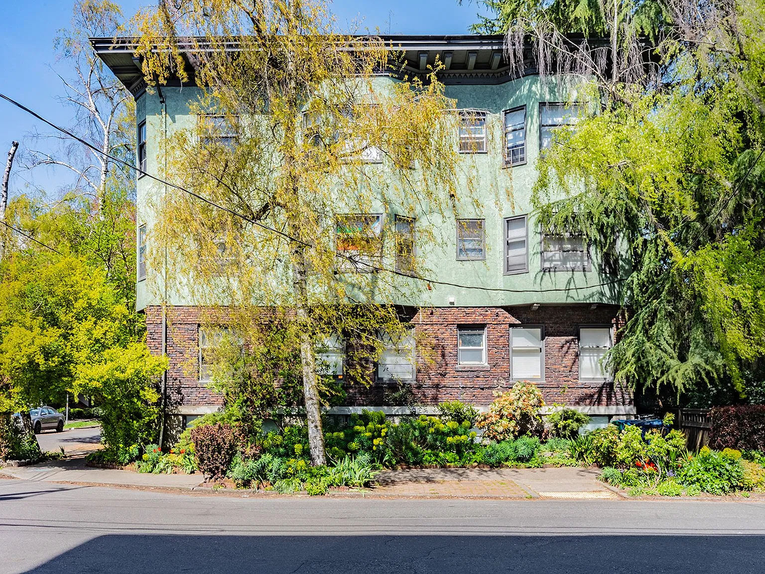 Baird Apartments — Photo 1