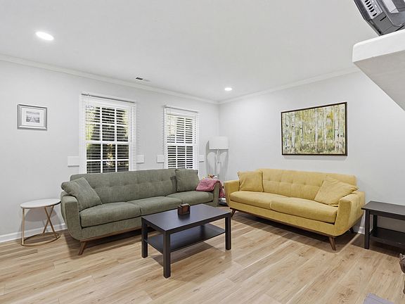 4th image of 725 Charleston Rd