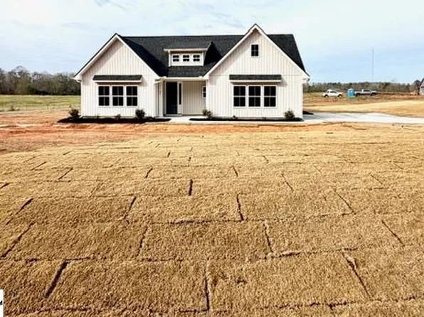 23 Henderson Rd, Gray Court, SC 29645