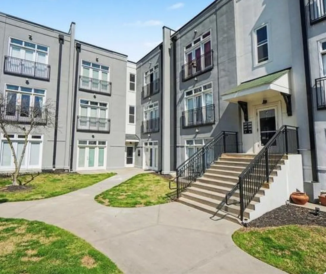 502 Pryor St SW — Photo 2