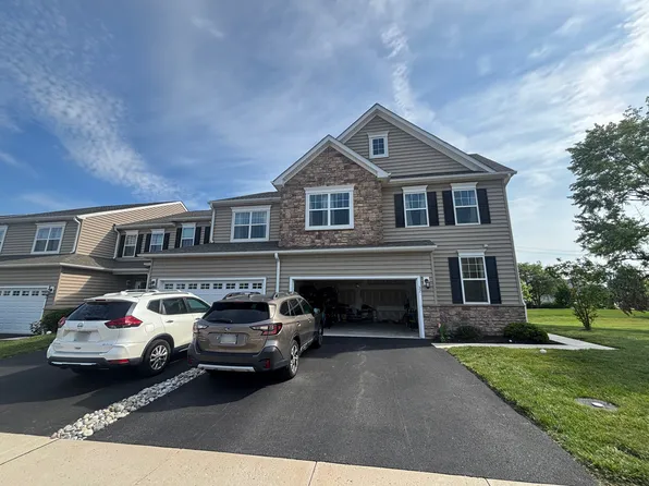 32 Aubrey Cir, Royersford, PA